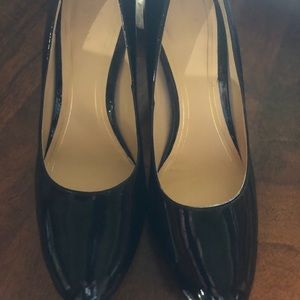 Cole Haan black patent leather. Nike air insole.